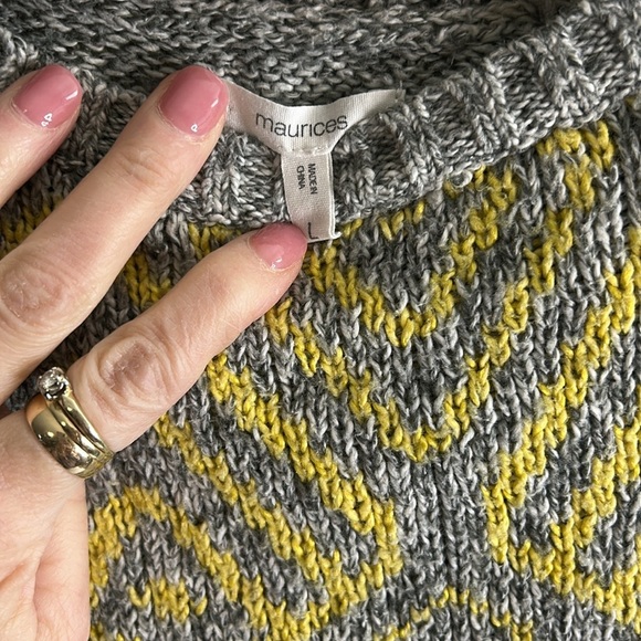 Maurices Gray and Yellow Patterned Women's Sweater size large - Picture 3 of 6